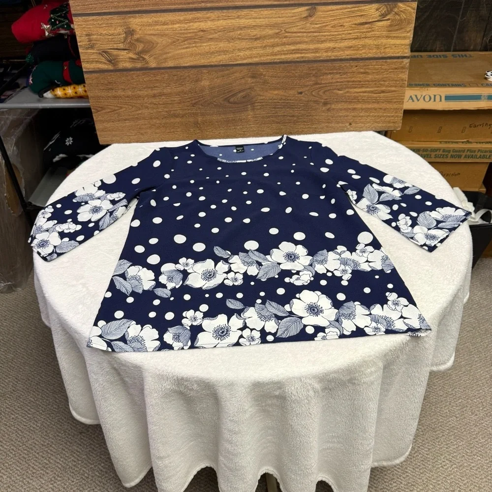 Emery Rose size medium Navy/White Floral Women's Blouse - Picture 7 of 7
